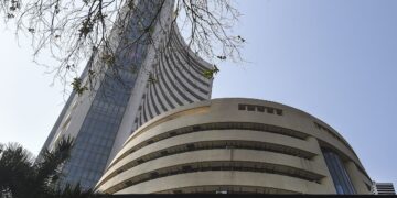 Sensex opened with 230 and Nifty 70 points, these shares shown bounce - India tv hindi