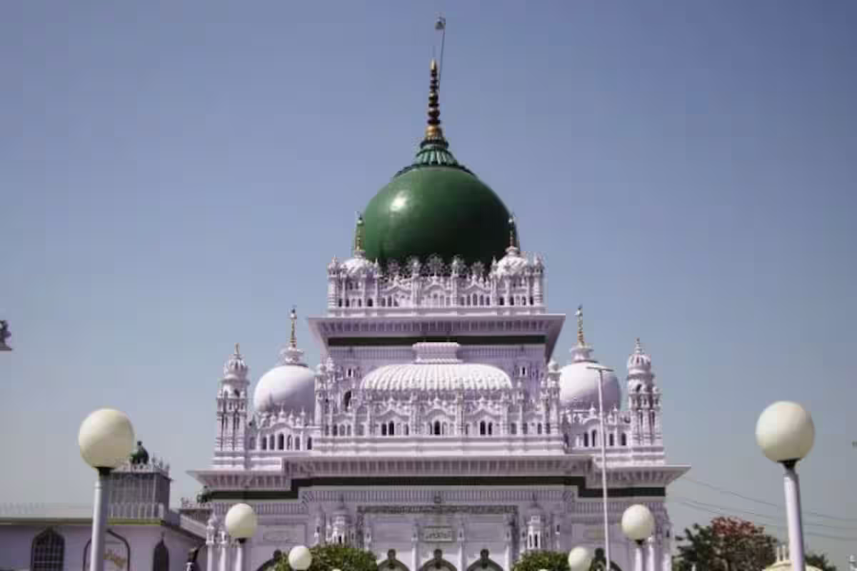 Such a miraculous dargah of Rajasthan where Mughal Emperor Akbar had asked for a wish for a son, 114 year old truth revealed in the video