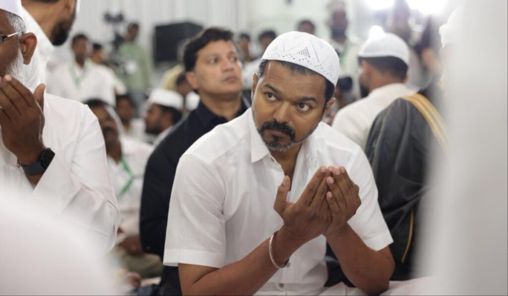 Thalpati Vijay saw the host's iftar party in Chennai, superstar offering namaz - India tv hindi