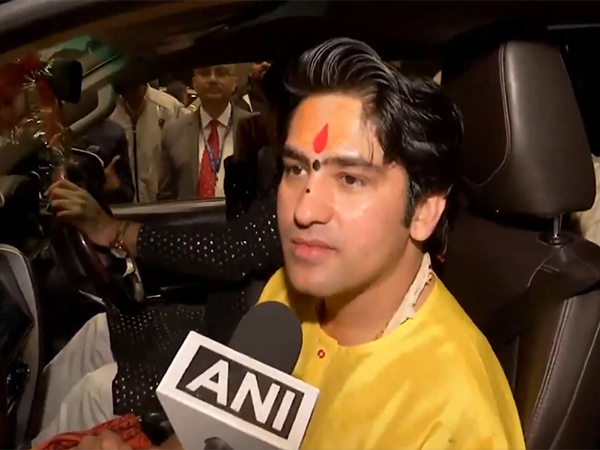'The basic language of the country is Hindi', Bageshwar Dham Sarkar Dhirendra Shastri amidst the Tribhasha Policy dispute