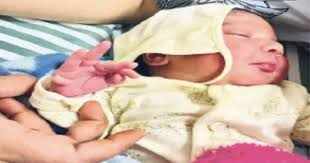 The woman from the labor room, said-the son has been there, the family reached inside