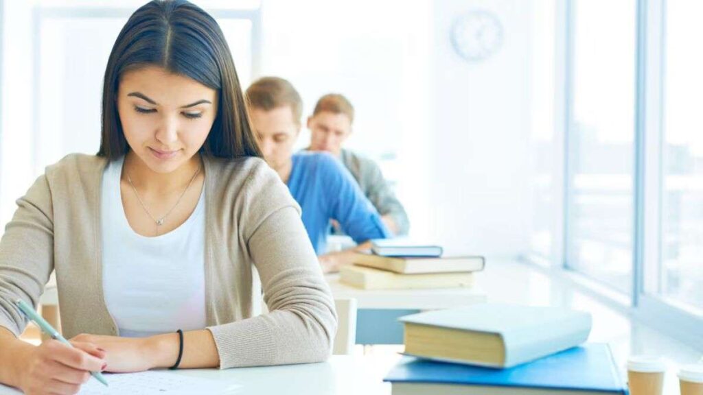 This state board rested the English papers of class 12, know when the exam will be done now