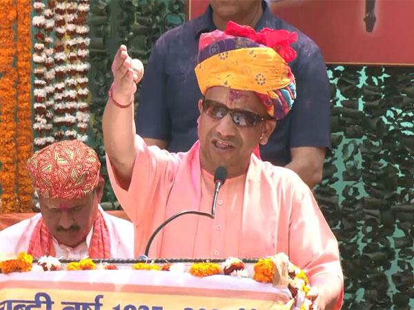 UP: Leaders wished Holi, Adityanath described the festival as a 'messenger of unity'