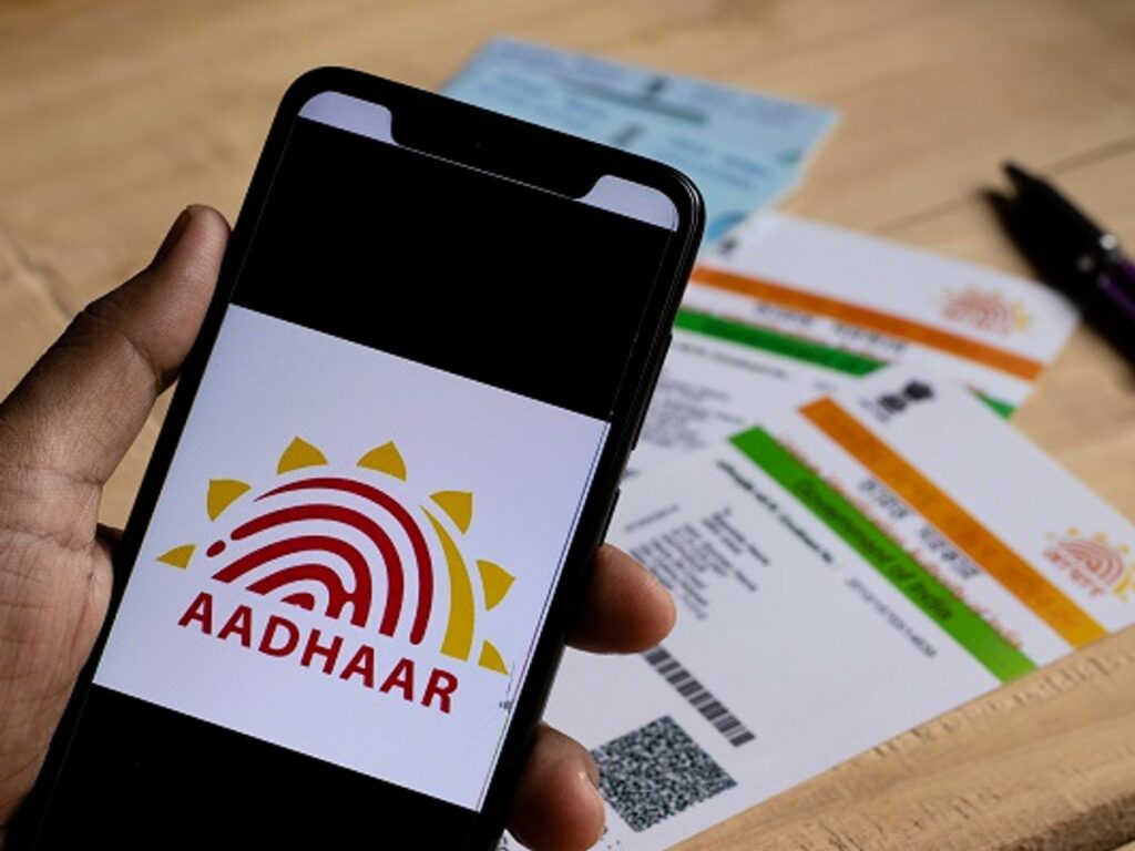 घर बैठे आधार कार्ड में मोबाइल नंबर कैसे अपडेट करें, ये रही आसान प्रोसेस