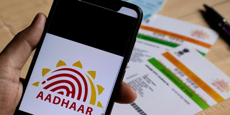 घर बैठे आधार कार्ड में मोबाइल नंबर कैसे अपडेट करें, ये रही आसान प्रोसेस