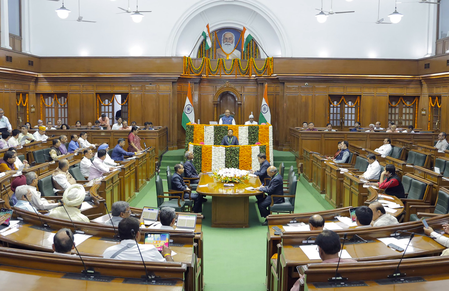 दिल्ली विधानसभा के बजट सत्र में हंगामा, कई