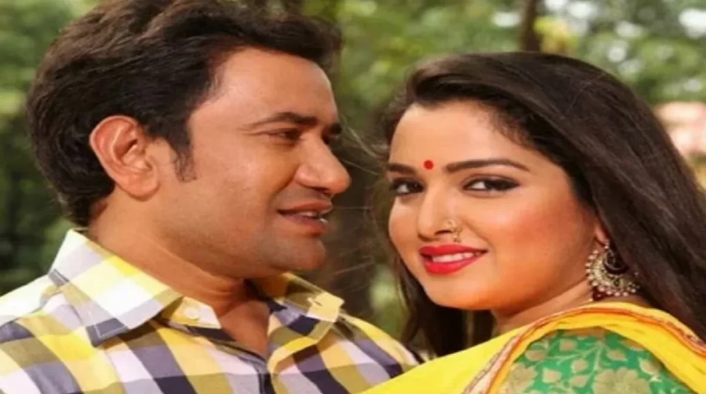When Nirhua proposed Amrapali Dubey by giving roses, the actress said "Uncle.