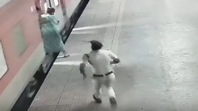 Woman Escapes Death: Woman fell while getting off the moving train at Borivali railway station in Mumbai, RPF employee ran and saved his life, see CCTV Video, Look CCTV Video How Woman Escapes Death Due to RPF Staff in Borivali Railway Station in Mumbai