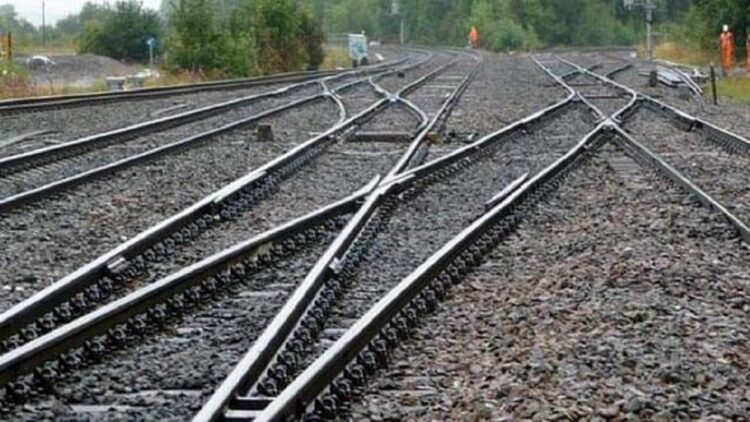 Women IB officer found dead body on railway track, was just 24 years old, created a stir - India tv hindi