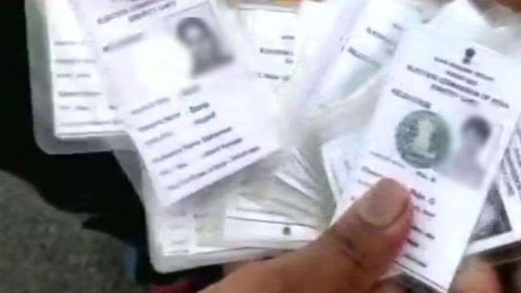 Your Aadhaar card will be linked to voter ID, Election Commission's big decision to stop fake voting - India tv hindi
