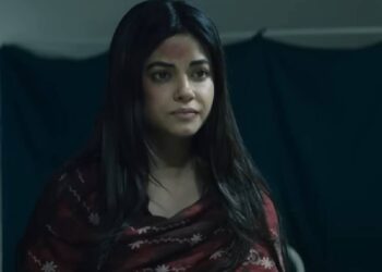 2 hours and 5 minutes clean mystery-thriller, no murder nor violence filled scenes-India tv hindi