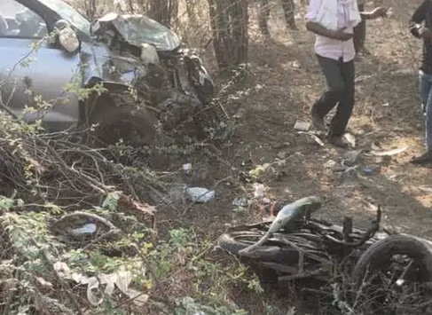 A high speed car hit a fierce collision with a bike in Kota, four people of the same family died
