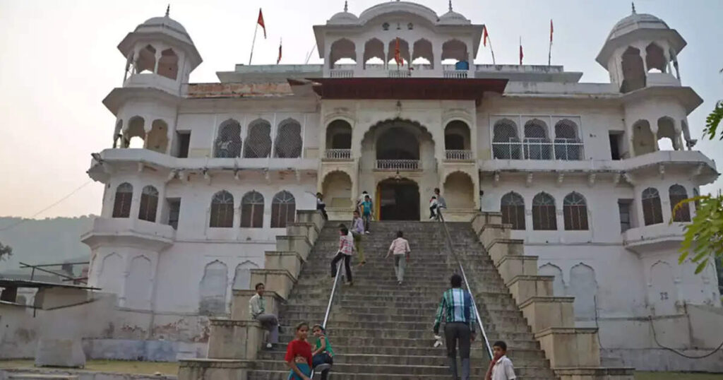 A temple in Rajasthan which is no less than a horror film, will be left sweaty after seeing the true incident in the video