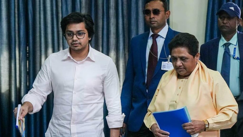 Akash anand seeks apology from bsp chafe mayawati say Wont let let let's say Akash Anand apologized to BSP supremo, pleaded to take the party again, said- I will not allow the in-laws to be made for the interest of the party. News Track in Hindi