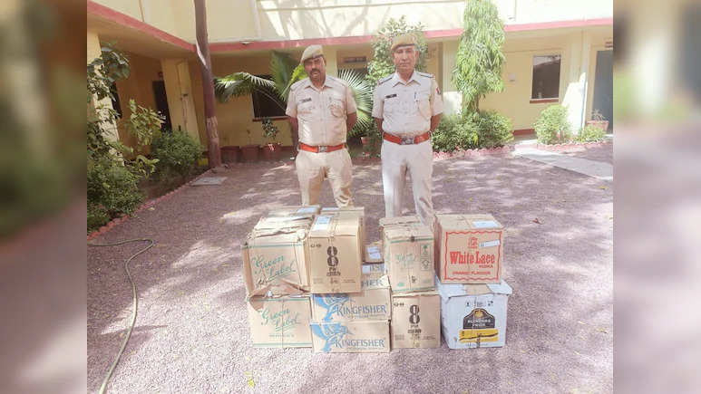 Alcohol smugglers are strong, liquor smuggling from ambulance in Balotra