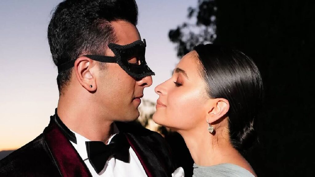 Alia Bhatt celebrated the completion of three years of marriage, shared romantic pic with Ranbir - India tv hindi