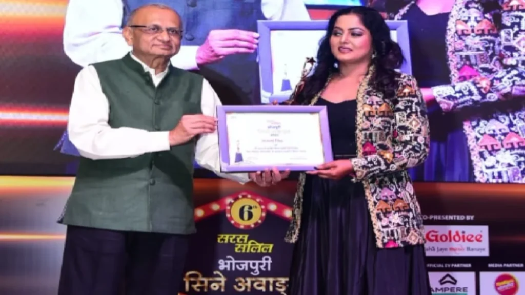 Amrapali and Akshara beaten Anjana Singh, the best actress of Bhojpuri world, two awards were made in their names