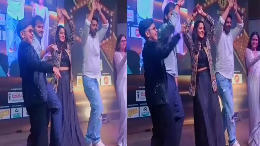 Anjana Singh, who was happy to get two awards, did the serpent dance