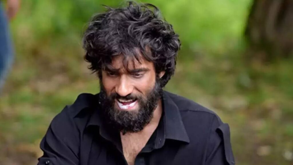 Any actor used to be praised in the house, this hero used