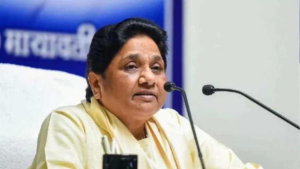 BSP Expelled Former District Presidents | Bahujan Samaj Party | BSP | BSP Expelled 2 Former Kanpur District Presidents | Sanjay Gautam | Anand Kureel | Mayawati | News Track Hindi News | Latest Update Hindi Samachar | BSP: BSP took two former district heads out of their party, know what is the reason behind this. News Track in Hindi