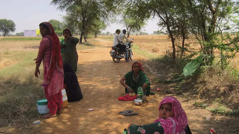 Bad conditions in these villages of Deeg, vehicles are not available for bride's farewell, there is no way for ambulance