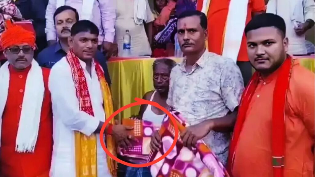 Bihar News | Bihar News in Hindi | Begusarai News | Surendra Mehta | Surendra Mehta Distributes Blanket Video | Surendra Mehta Distributes Blanket in Summer | BJP Sports Minister Surendra Mehta | Surendra Mehta Viral Video | Nitish Kumar | à¤> à¤ ° à ¥ ‡ à¤‚à stand à¤ ¸ à¤ ° à ¥ ‡ à¤ective , Bihar News: BJP minister's trouble, distributed blankets in scorching heat, seeing the video, people said- there is no shortage of fools. News Track in Hindi