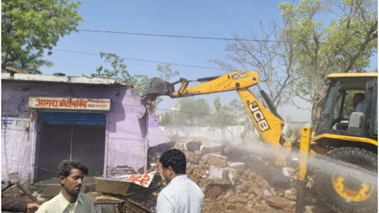 Bulldozer action in Bharatpur, 70 shops from 5 JCB broke, BDA Commissioner told the reason