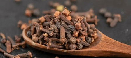 औषधीय गुणों से भरपूर है लौंग, लेकिन गर्मियों में सेवन को लेकर क्या कहता है शोध?