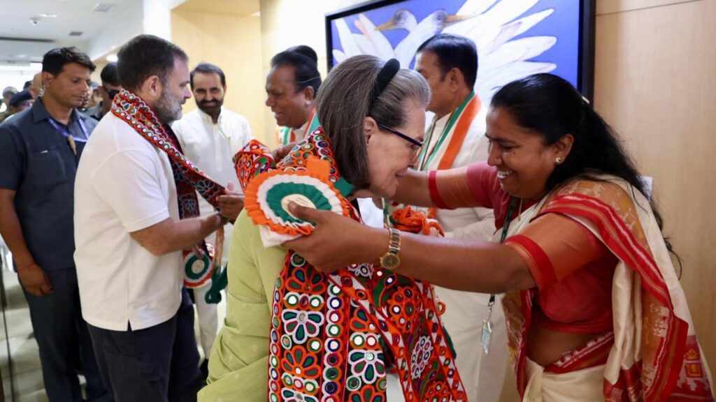 Congress AICC Session | Congress Session in Ahmedabad Gujarat | Rahul Gandhi Sonia Gandhi in Ahmedabad | Priyanka Gandhi in Gujarat | Congress Party | Congress Session 2025 | Congress AICC Session 2025 Update | Congress AicC Session News in Hindi | Hindi News | Gujarat News in Hindi | Gujarat Latest News | , 84th session of Congress in Ahmedabad, Rahul Gandhi will attend CWC meeting in a short time, will discuss these important issues. News Track in Hindi