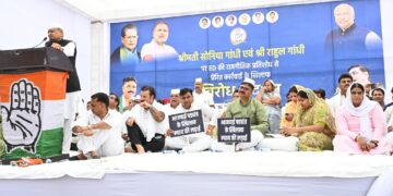 Congress' Hallabol outside the Ed office in Jaipur, Gehlot said- 'Democracy is being killed'