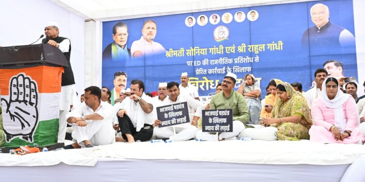 Congress' Hallabol outside the Ed office in Jaipur, Gehlot said- 'Democracy is being killed'