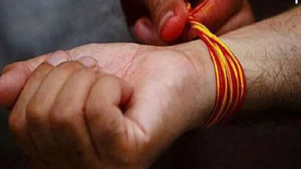 Controversy over kalava and janeu during exam in Karnataka: Kalava and Janeu, who came out of the students who came to give CET exam in Karnataka, performed Brahmin organizations, students performed, students appeared for cet exam in karnataka was assked to remove kalava and janeu, Brahmin Organizations Stagked A Protest