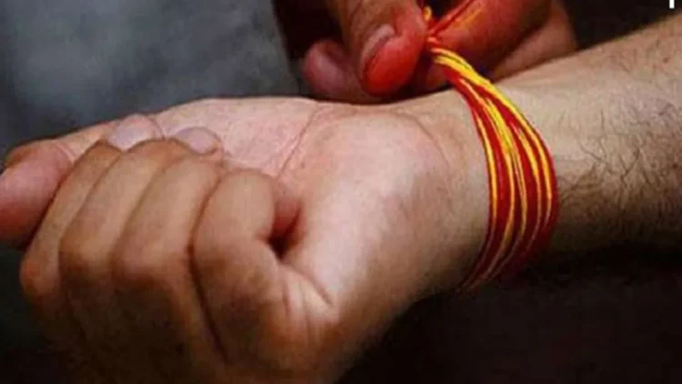 Controversy over kalava and janeu during exam in Karnataka: Kalava and Janeu, who came out of the students who came to give CET exam in Karnataka, performed Brahmin organizations, students performed, students appeared for cet exam in karnataka was assked to remove kalava and janeu, Brahmin Organizations Stagked A Protest