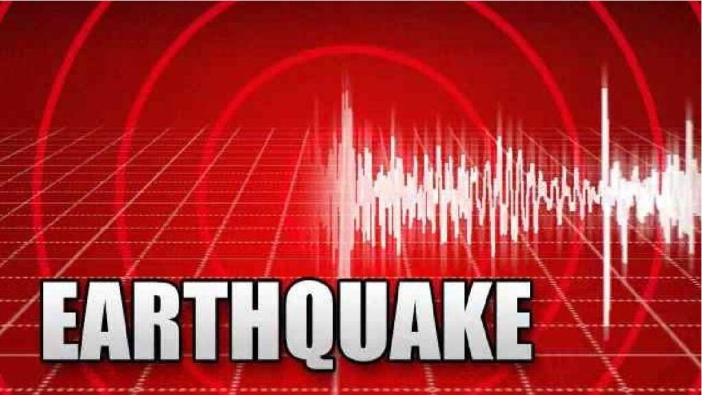 Earthquake in Leh: Earth, who came out of houses in Leh 4.2 magnitude earthquake, people came out of houses, Earthquake of 4.2 Magnitude Shok The Ground in Leh, People camera out of their houses in Panic