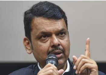 Fadnavis spoke to the families of the people of Maharashtra killed in a terrorist attack, assurance of all possible help