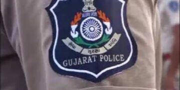 Fares collected from shops and houses built on Waqf land for 17 years, 5 arrested - India tv hindi
