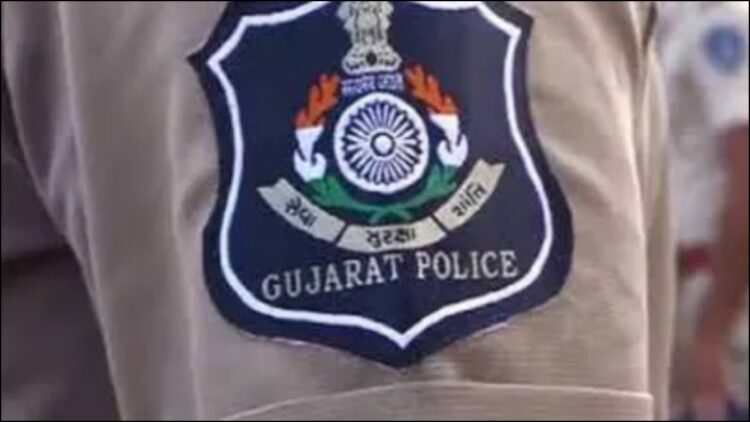 Fares collected from shops and houses built on Waqf land for 17 years, 5 arrested - India tv hindi