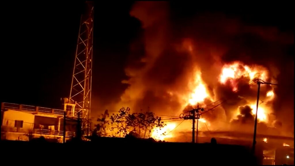 Fierce fire in Haridwar Chemical Factory, fire brigade team present on the spot - India tv hindi