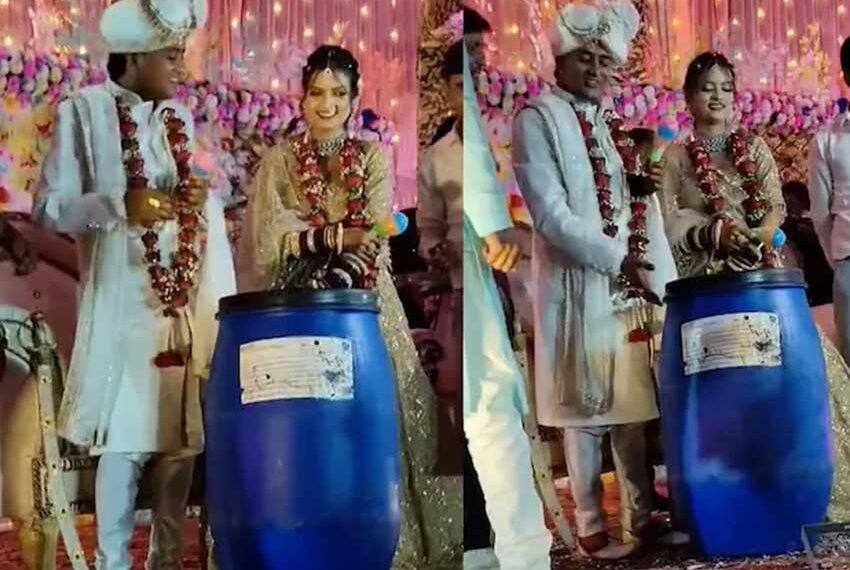 Friends gave a blue drum to the groom and groom at the wedding, there was a stir