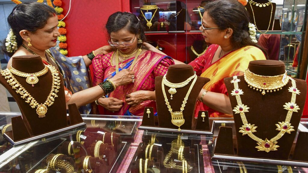 Gold News: This reversal happened in gold and silver today, this change in prices, learn the latest rate - India tv hindi