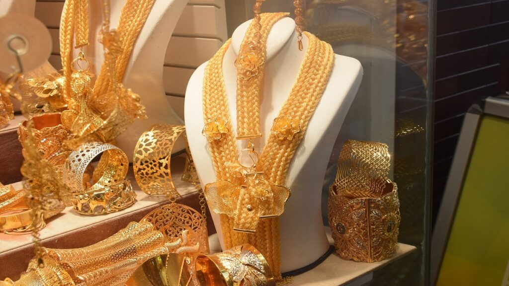 Gold became cheaper on Akshaya Tritiya, big upset in silver, know today's sentiment