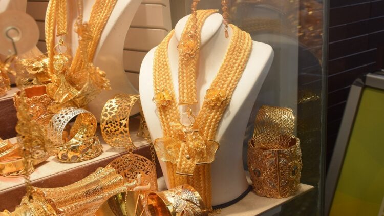 Gold became cheaper on Akshaya Tritiya, big upset in silver, know today's sentiment