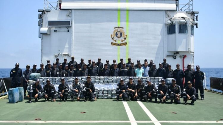 Gujarat: Drugs worth Rs 1800 crore caught from sea near Porbandar - India tv hindi