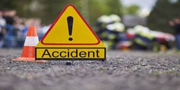 Gujarat Road Accident | Gujarat Patan Accident | Patan Road Accident 6 Killed | Bus AutorickShaw Collision | 6 Killed in Gujarat Road Accident | Gujarat Police | , Gujarat Road Accident: A strong collision between bus and autorickshaw in Gujarat, 6 people died. News Track in Hindi