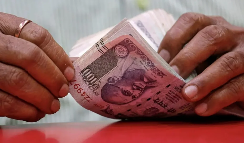 HDFC Bank reduced 50 basis points in interest rates of fixed deposits, implemented from 19 April