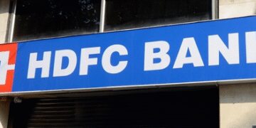 HDFC Bank's net profit increased by 6.7 percent to Rs 17,616 crore in the fourth quarter