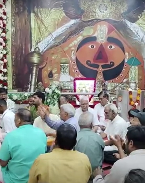 Hanuman Janmotsav: Dhoom across the state, bees attack in Sikar - 9 injured, midnight in Salasar open temple