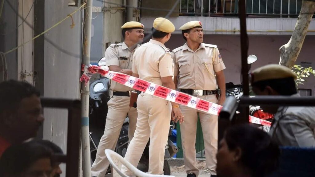 If the fare has not been paid for two months ... corpses started in the rotten condition of mother and 2 daughters found in Delhi, police investigation started