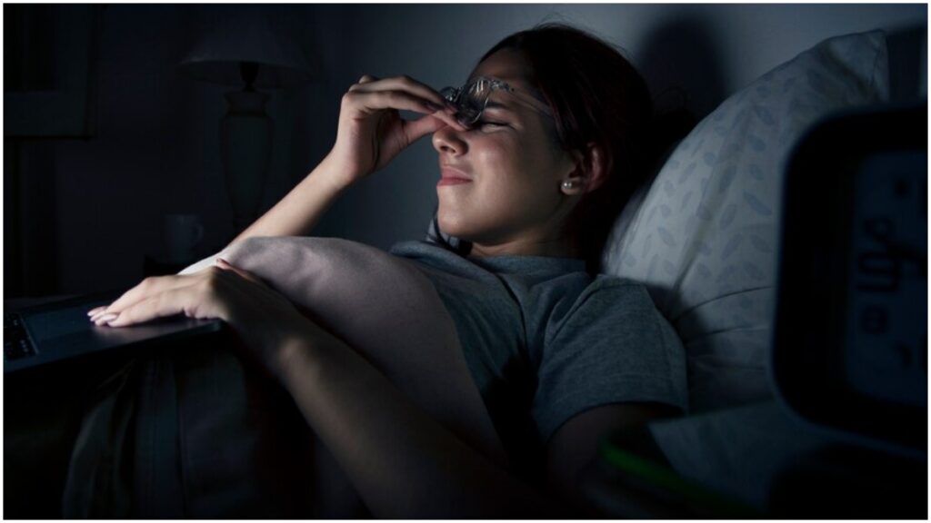If you do not sleep at night, do this small work before sleeping, you will sleep in minutes - India tv hindi