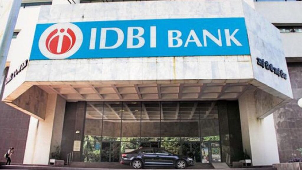 If you want a job in the bank, then do it for various manager posts in IDBI, bumper salary will be selected